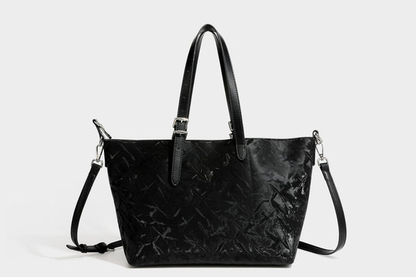 Glänzende, geknautschte Metallic-Tote-Bag mit zwei Tragegriffen oben, abnehmbarem Schulterriemen und abnehmbarer Mini-Reißverschlusstasche in Braun