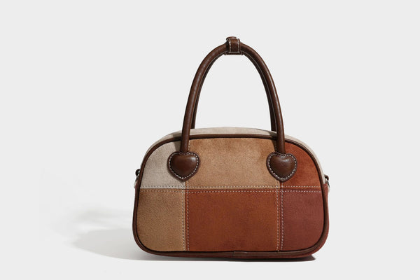 Kleine, strukturierte Henkeltasche aus Patchwork in Farbblöcken aus Beige, Camel, Braun und Rost mit dunkelbrauner Einfassung, herzförmigem