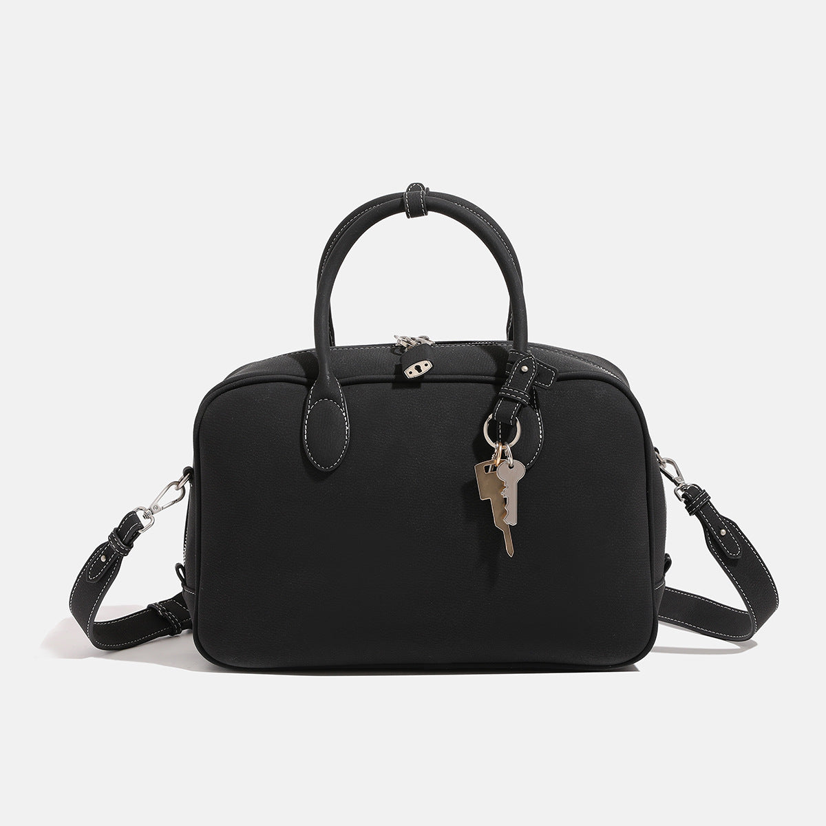 Strukturierte, rechteckige Henkeltasche mit matter, genarbter Oberfläche, zwei gerollten Henkeln, silberfarbenen Reißverschlussbeschlägen und