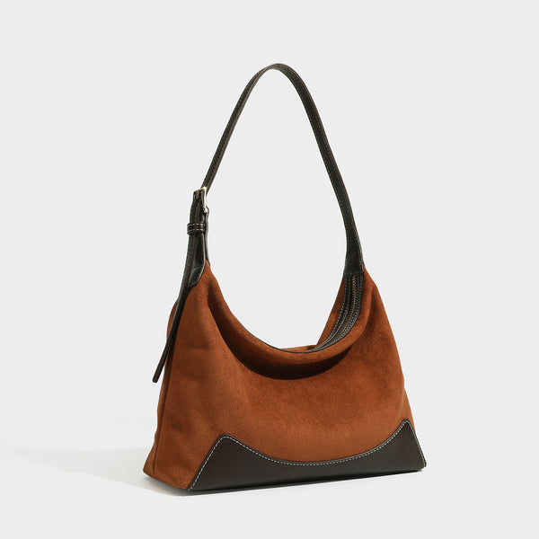 Lässige Hobo-Schultertasche in Wildlederoptik und warmem Braun mit dunklem Besatz in Lederoptik, geschwungenem Reißverschluss und langem, vorderem