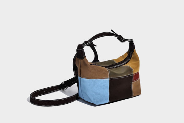 Kompakte Patchwork-Schultertasche mit geknotetem dunklem Henkel, mehrfarbigen Partien in Braun, Beige, Senfgelb, Oliv, Burgunderrot, Schwarz und