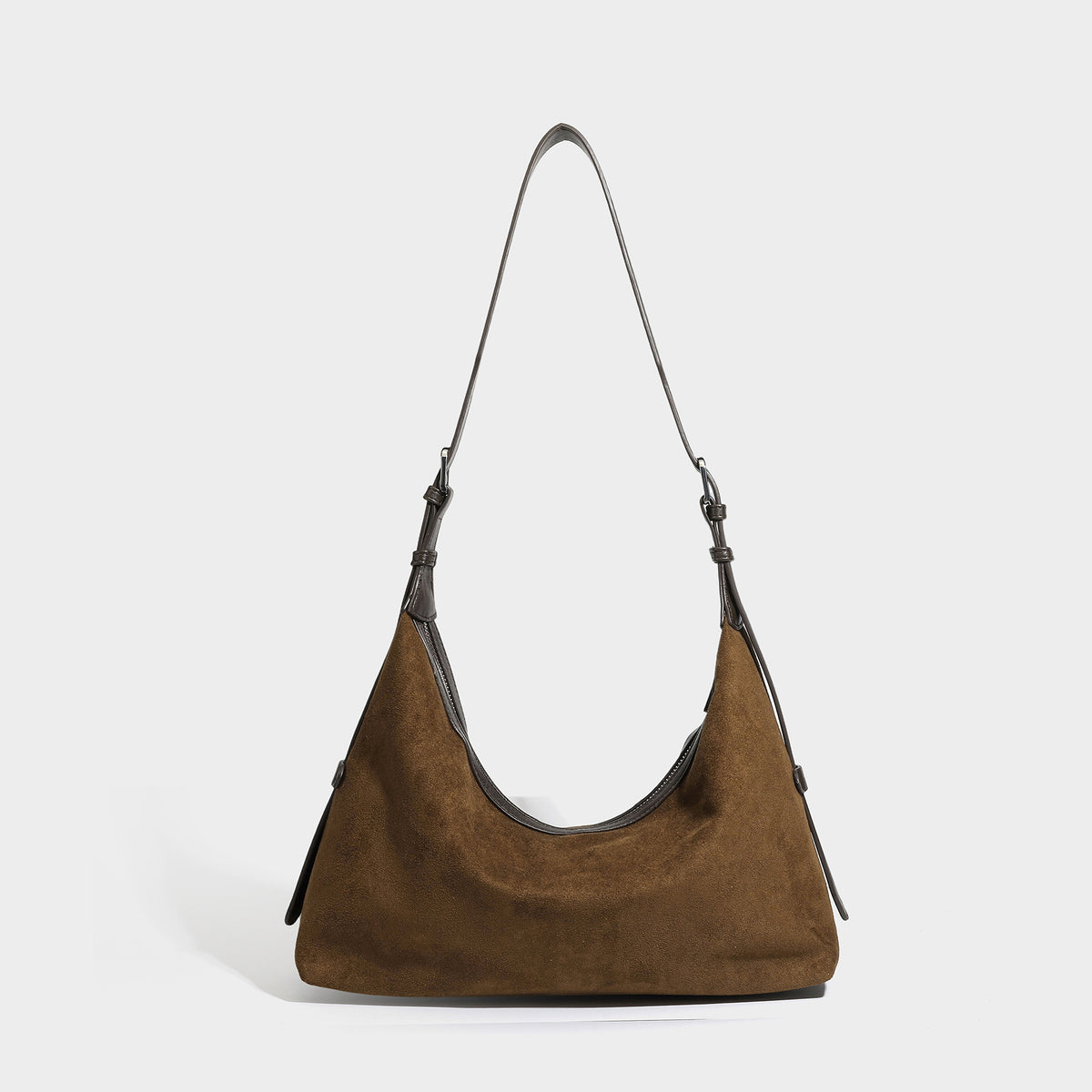 Weiche Hobo-Schultertasche in matter brauner Velourslederoptik mit dunklen glatten Besätzen, Reißverschluss oben und langem verstellbarem