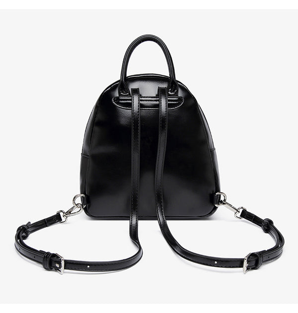 Kleine kuppelförmige Mini-Rucksackhandtasche in Pastellgelb mit glatter Lederoptik, oberem Bogenreißverschluss und silberfarbenen Details, Detailansicht