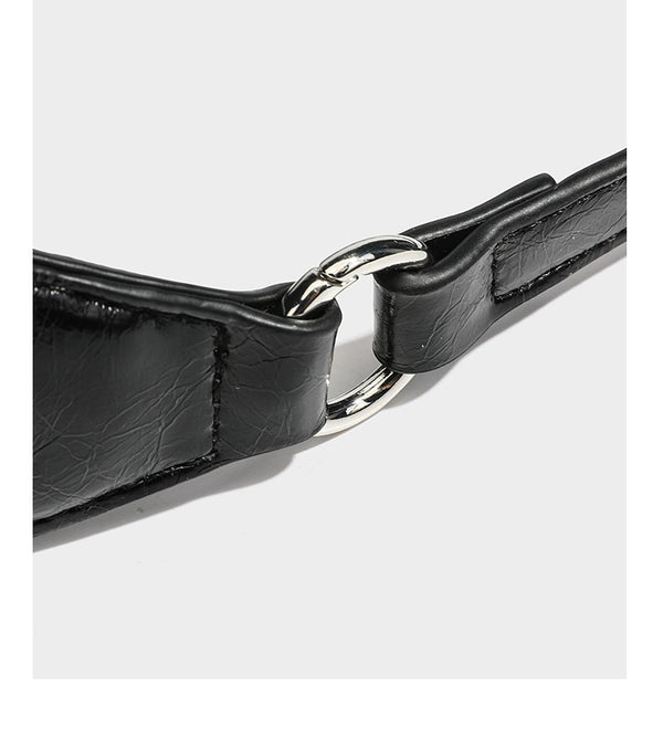 Lässig fallende Hobo-Schultertasche in Halbmondform mit glänzender, geknautschter Lederoptik, schmalem Riemen, silberfarbenen Ringbeschlägen und