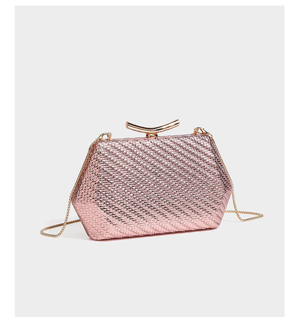 Kleine, strukturierte Clutch aus metallischem Flechtmaterial mit goldfarbenem Bügelverschluss und abnehmbarem Kettenriemen, Detailansicht 19