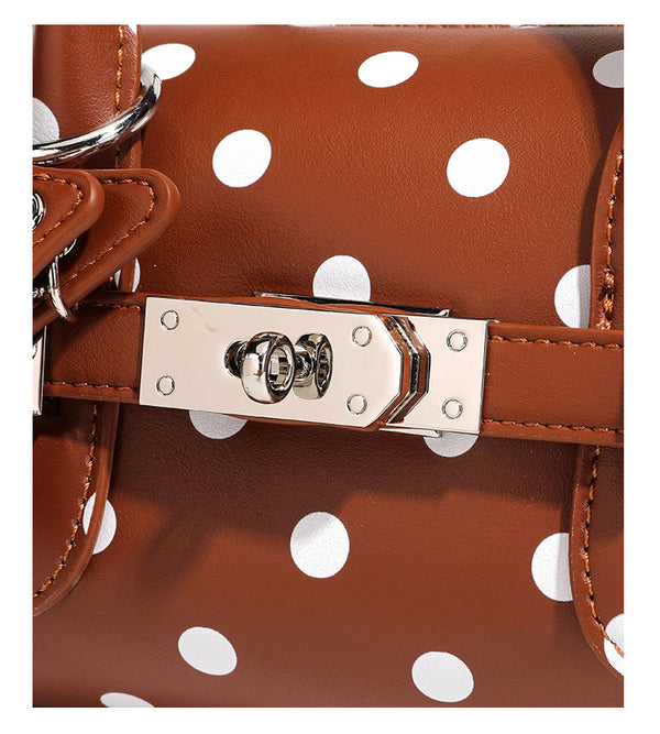 Kleine, strukturierte Mini-Henkeltasche mit Polka-Dot-Muster, Sternanhänger, Schnallriemen-Detail auf der Vorderseite, zwei Henkeln und abnehmbarem