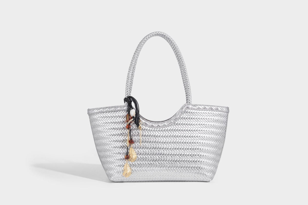 Large open-top woven tote bag with contrasting braided double handles and matching drawstring pouch, detail view 31