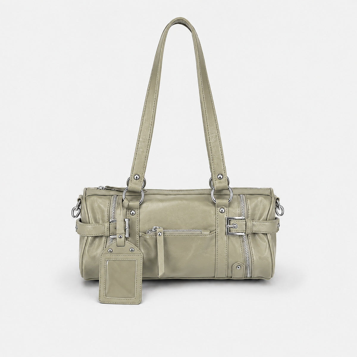 Geknautschte Schultertasche in Zylinderform aus Lederoptik mit vorderer Reißverschlusstasche, Schnallendetail am Riemen, silberfarbenen Ringbeschlägen und herabhängendem