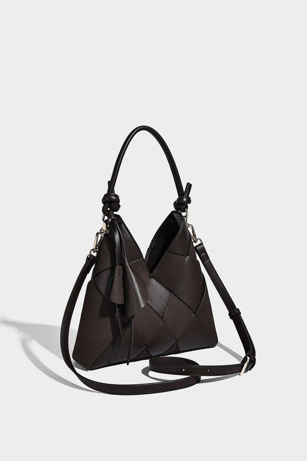 Geflochtene, wandelbare Tote-Bag in Lederoptik mit geknoteten Tragegriffen, abnehmbarem Schulterriemen und goldfarbenen Metalldetails, Detailansicht