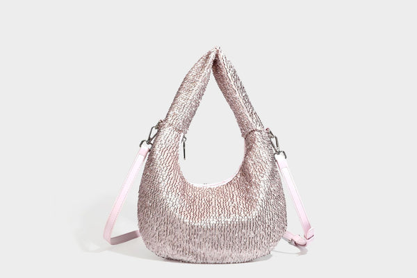 Lässig drapierte, tropfenförmige Hobo-Schultertasche mit durchgehendem Metallic-Paillettenbesatz und silberfarbenen Metalldetails, Detailansicht 30