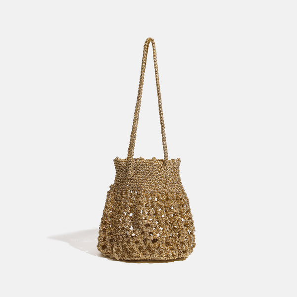 Von Hand gehäkelte Bucket-Bag aus metallischem Kettengeflecht mit langen, fest angebrachten Ketten-Schulterriemen und offenem Abschluss, Vorderansicht