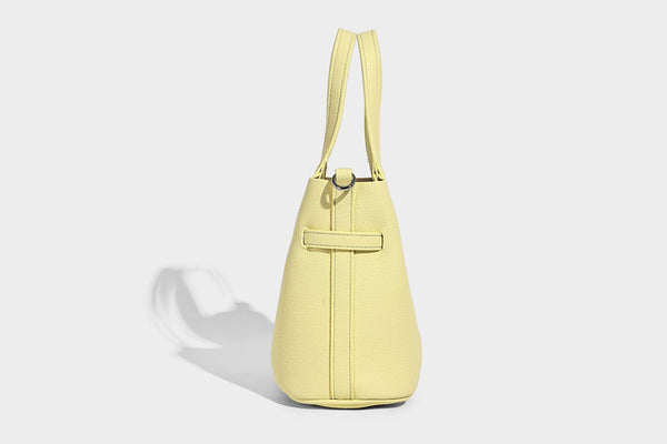 Kleine formstabile Tote-Bag mit genarbter Oberfläche, silberfarbenem Drehverschluss und zwei Henkeln, Detailansicht 31