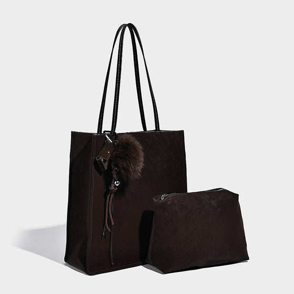Hohe, rechteckige Tote-Bag aus mattem Velourslederimitat mit zwei Schulterriemen und passender Tasche mit Reißverschluss, Vorderansicht