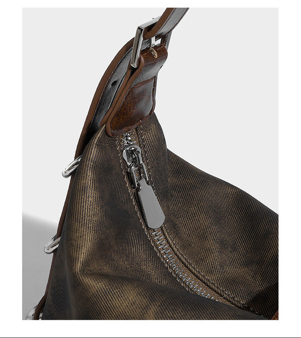 Formlose Hobo-Schultertasche mit Used-Finish, silberfarbenen Ring- und Schnallenbeschlägen sowie verstellbarem Riemen, Detailansicht 13