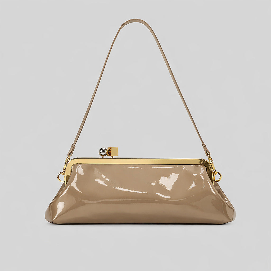 Strukturierte Clutch mit Kiss-Lock-Rahmenverschluss aus dunkelbrauner, krokodil-geprägter Lederoptik mit goldfarbenen Details und schmalem