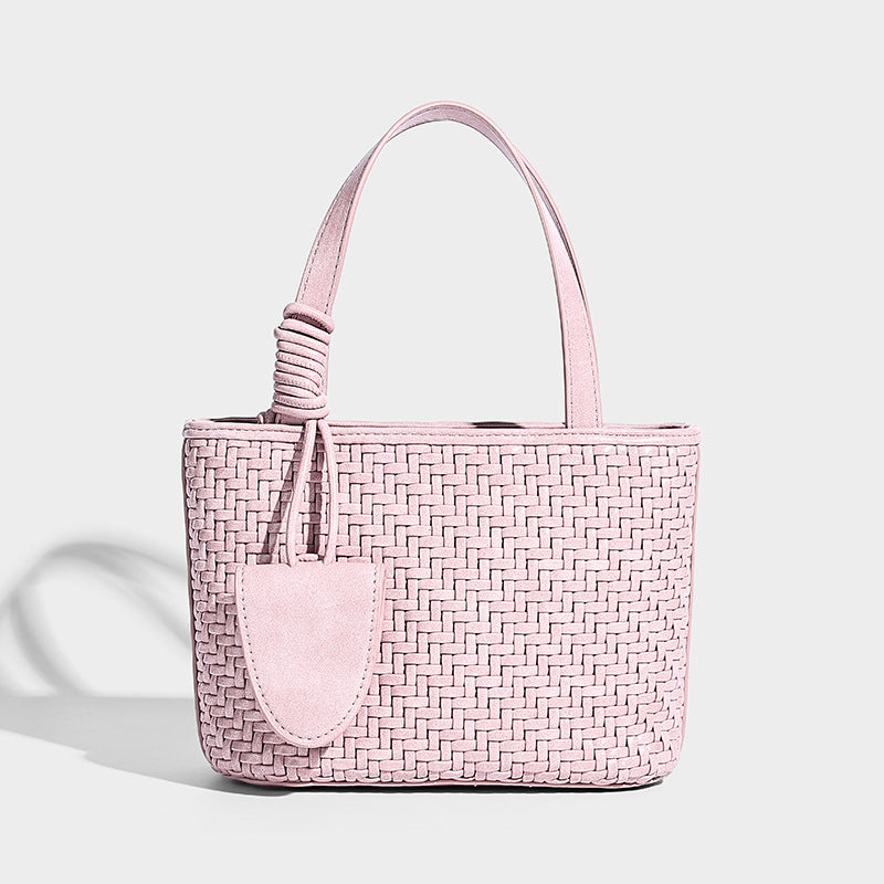 Kleine formstabile Tote-Tasche in gewebter Lederoptik mit geknoteten Henkeln, abnehmbarem Schulterriemen und herabhängendem Mini-Element an der Vorderseite
