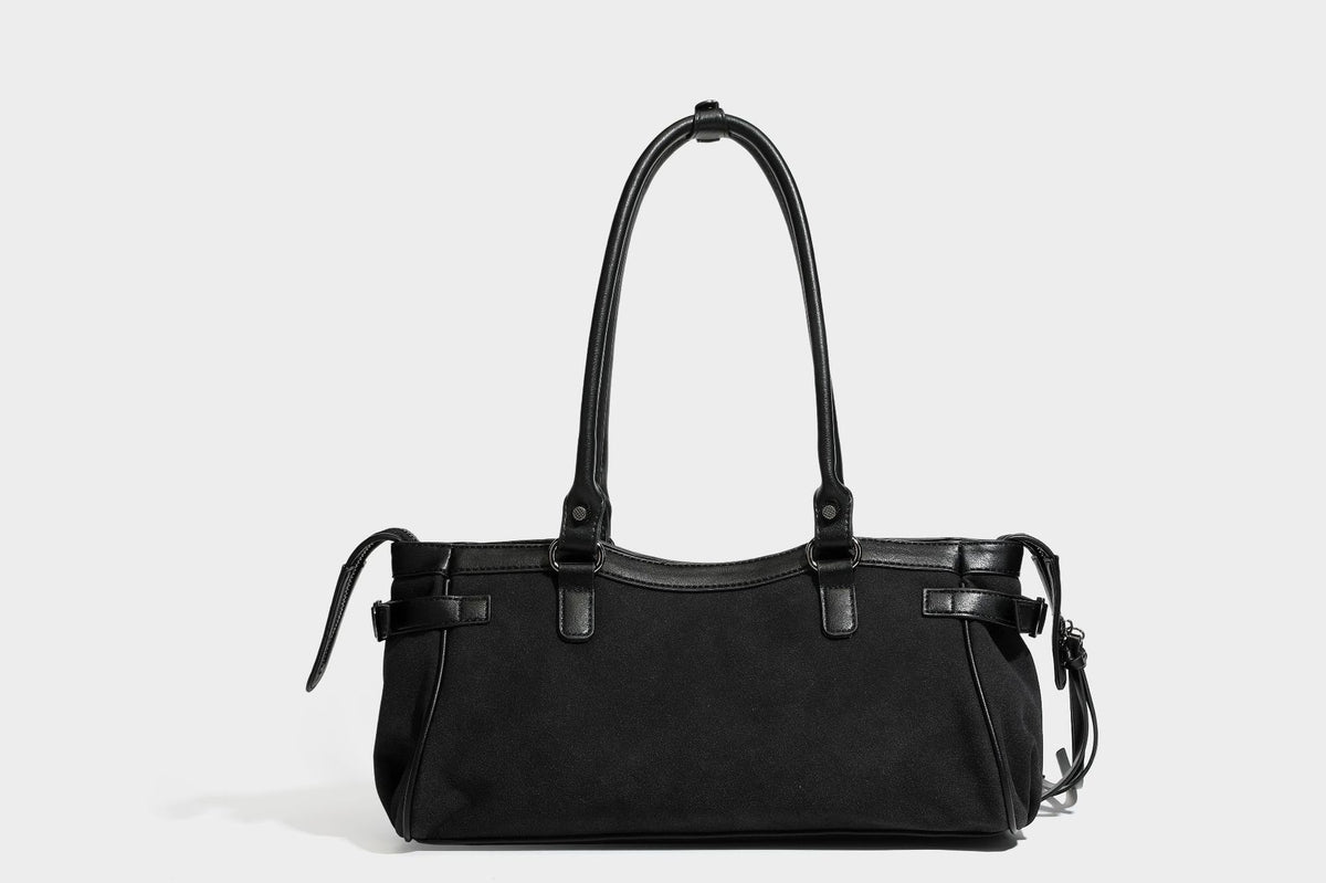 Strukturierte Vintage-Schultertasche im Moto-Stil mit matten Einsätzen in Velourslederoptik, Besatz in Lederoptik, dunkel silberfarbenen Nieten und vorderem Reißverschluss