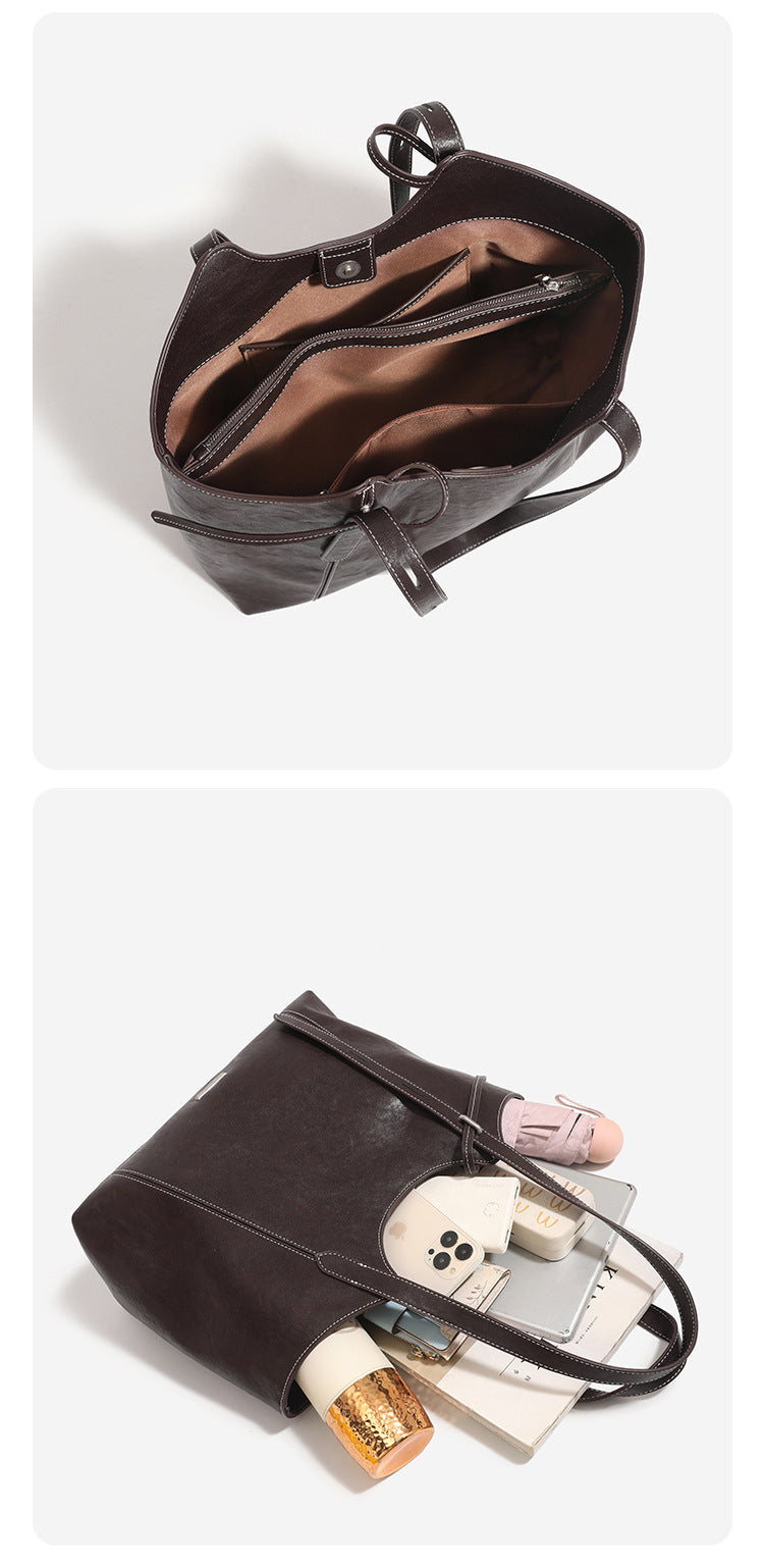 Strukturierte Tote-Bag aus Lederoptik mit zwei langen Schulterriemen, Bindebanddetail vorne, kontrastierenden weißen Steppnähten und, Detailansicht