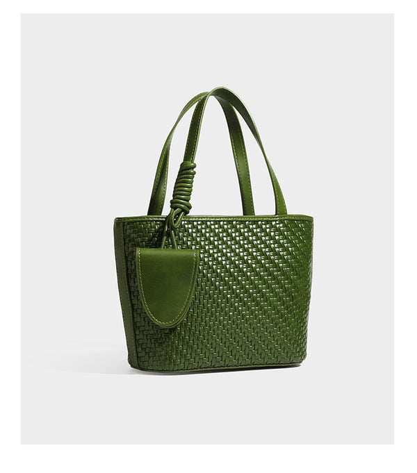 Strukturierte Tote Bag mit gewebter Oberfläche in Braun, goldfarbenen Metalldetails, seilumwickelten Tragegriffen, einer kleinen Fronttasche und weiteren Details