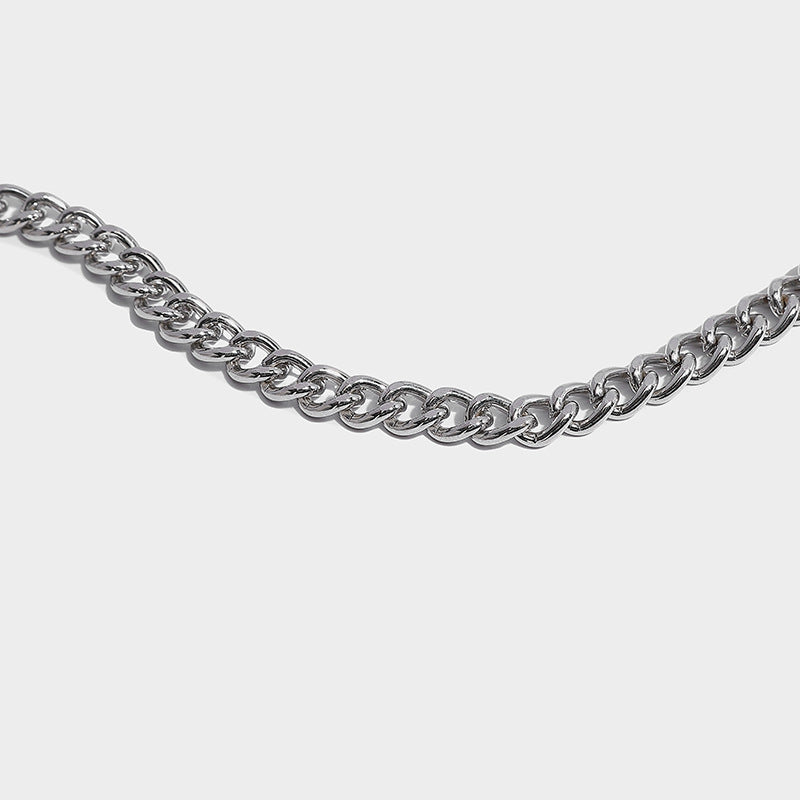 Elfenbeinfarbene Mini-Handtasche aus Kunstperlen mit geschwungenem Henkel und abnehmbarem silberfarbenem Kettenriemen, Detailansicht 21