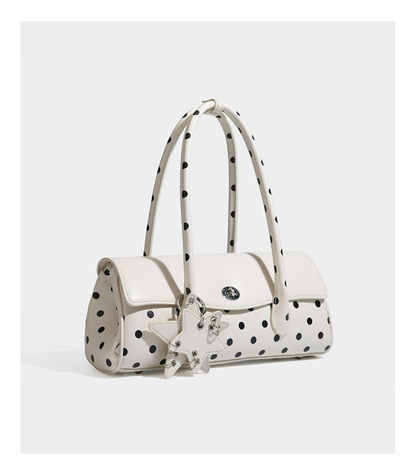 Strukturierte Baguette-Tasche mit Polka-Dot-Muster, glänzender Lederoptik, zwei Tragegriffen, silberfarbener Drehverschlussklappe und