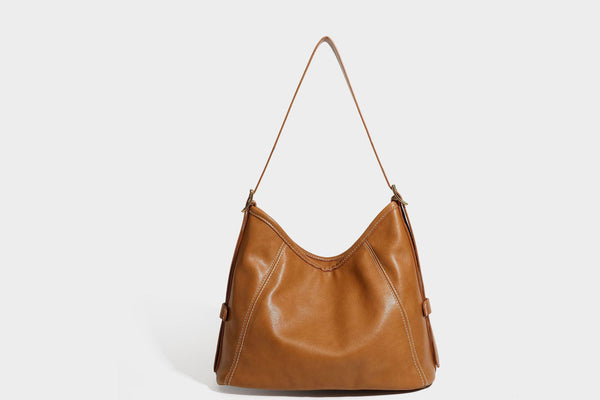 Lässige Hobo-Schultertasche mit glatter Oberfläche in Lederoptik, kontrastierenden Steppnähten, antikgoldfarbenen Metallelementen und, Detail