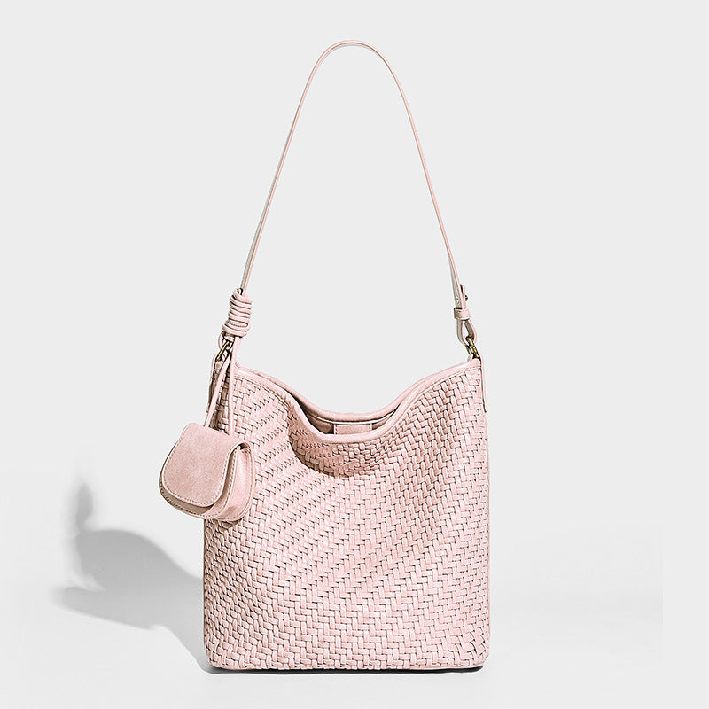 Lässige, geflochtene Bucket-Hobo-Schultertasche in Pink mit abnehmbarem Mini-Etui und goldfarbenen Metalldetails, Detailansicht 11