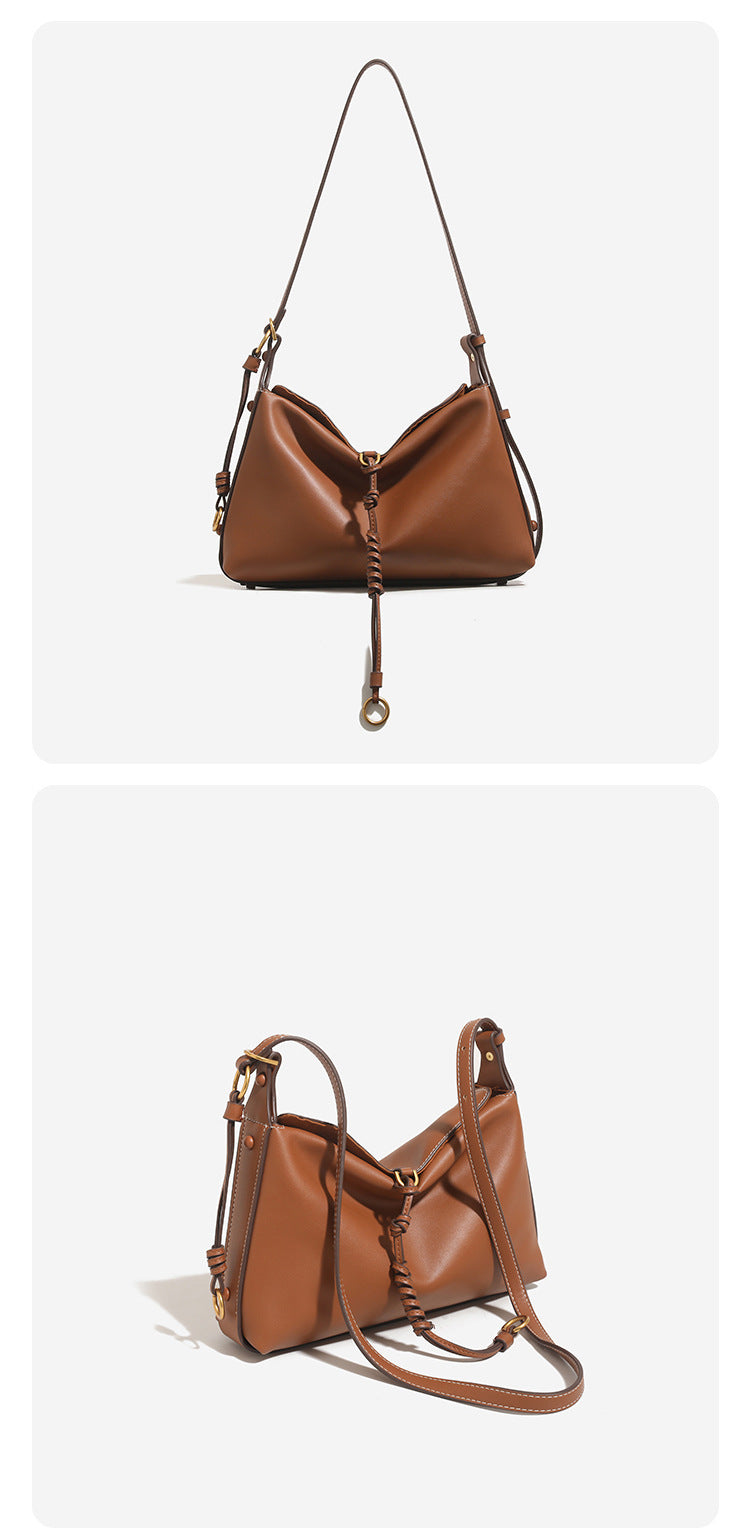 Lässig fallende, sichelförmige Hobo-Tasche aus glattem Kunstleder mit matter Oberfläche, geknotetem Kordeldetail am Boden und Ring in Antikgold-Optik