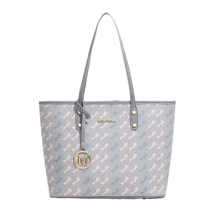 Große, formstabile Tote-Bag mit Vintage-Print, Besatz in Lederoptik, goldfarbenen Beschlägen und Reißverschluss oben, Detailansicht 5