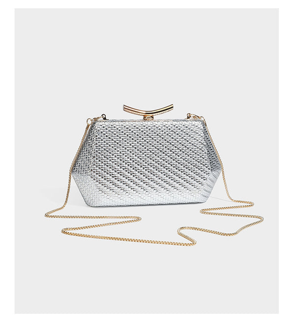 Kleine strukturierte Clutch aus Metallic-Geflecht mit goldfarbenem Bügelverschluss und abnehmbarem Kettenriemen, Detailansicht 10