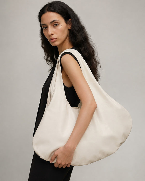 Große wendbare, weich fallende Hobo-Tote-Bag mit integriertem Schlaufenhenkel in Tropfensilhouette, Detailansicht 11