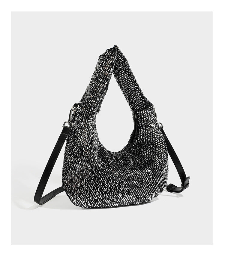 Lässig drapierte, tropfenförmige Hobo-Schultertasche mit durchgehendem Metallic-Paillettenbesatz und silberfarbenen Metalldetails, Detailansicht 21