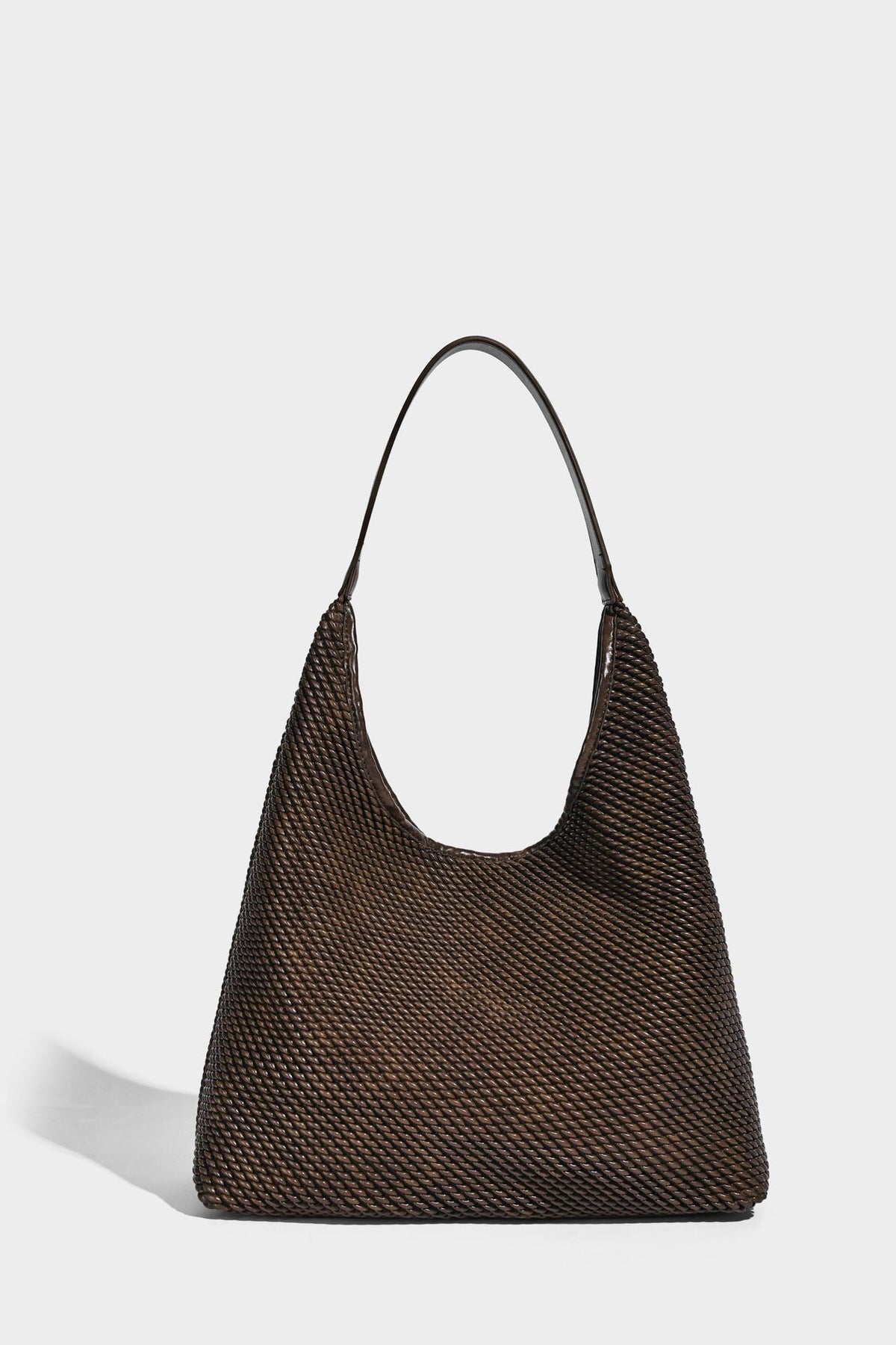 Weich fallende Hobo-Schultertasche in Braun mit Flechtoptik, Besätzen in Lederoptik und abnehmbarer Vordertasche mit Reißverschluss, Detailansicht 28