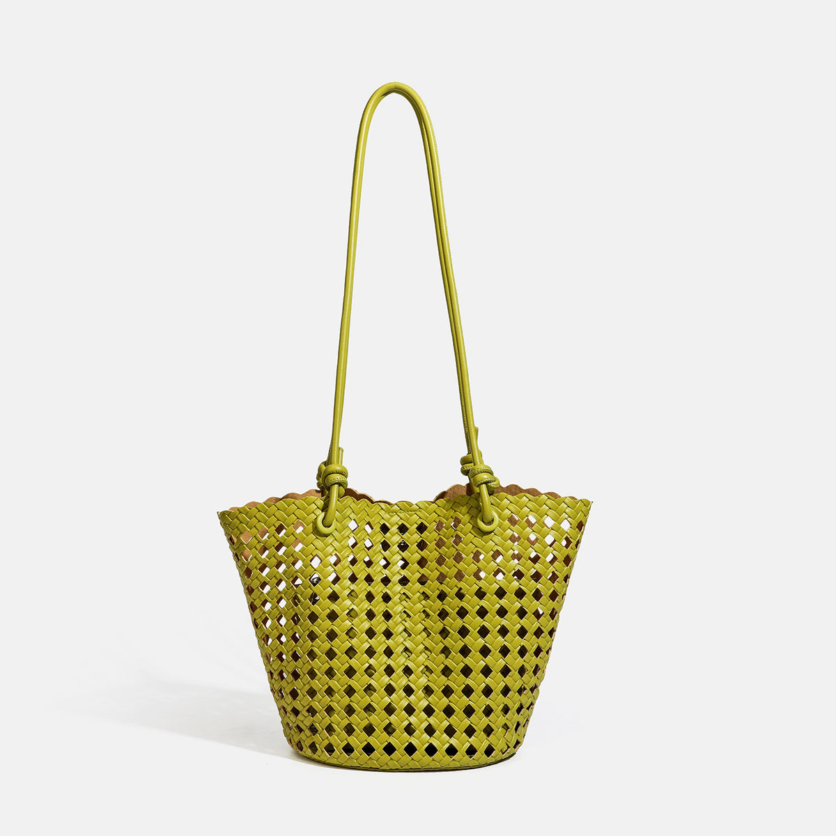 Shopper im Beuteltaschen-Stil mit offenem Flechtmuster, langen geknoteten Kordelhenkeln und zulaufender Silhouette, Vorderansicht