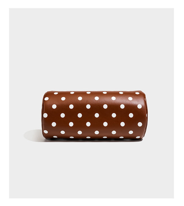 Glänzende Tasche in Zylinderform mit Polka-Dot-Muster, abgerundeten Tragegriffen, Sternanhänger und abnehmbarem Crossbody-Riemen, Detailansicht 14