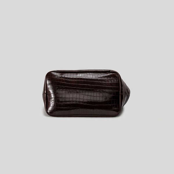 Trapezoid kiss-lock frame shoulder bag with gold-tone hardware and slim adjustable strap, detail view 16