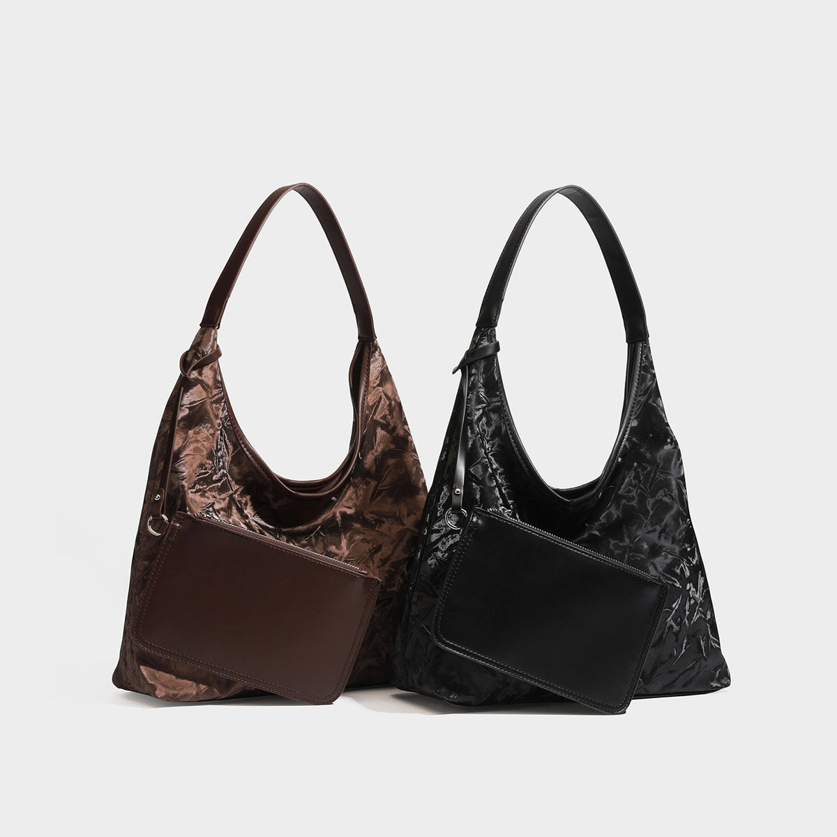 Glänzend geknitterte, weich fallende Hobo-Schultertasche mit glatten Besätzen und einfachem Schulterriemen, Detailansicht 2
