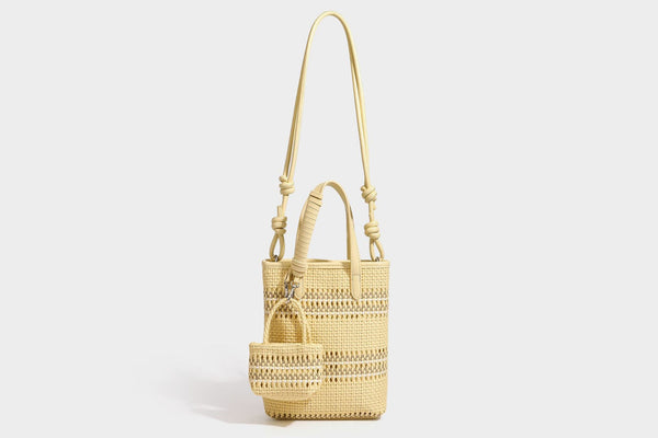 Kleine, formstabile Korb-Shopper-Tasche aus geflochtenem Material mit umwickelten Griffen in Lederoptik und silberfarbenen Verschlussbeschlägen, Detailansicht 42