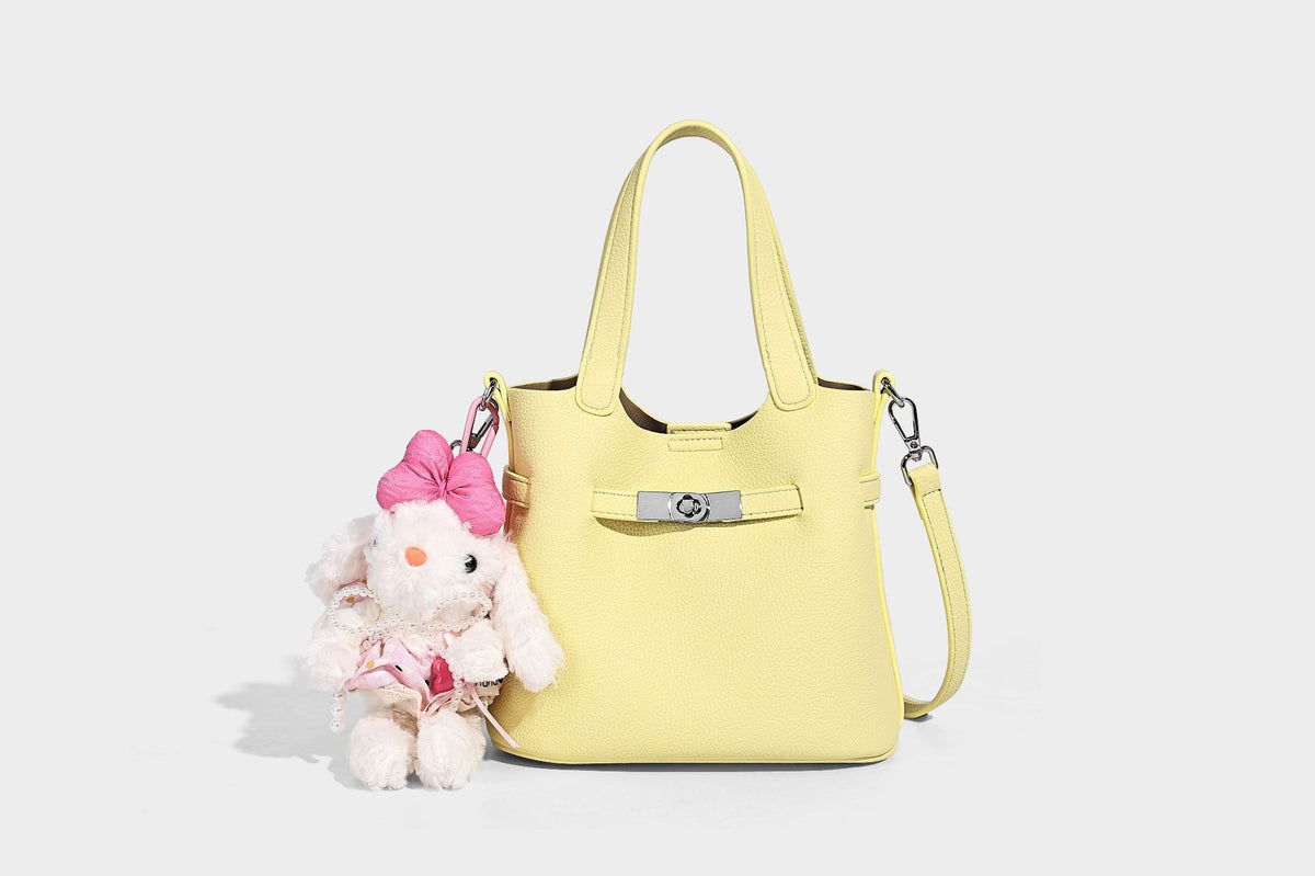 Kleine formstabile Tote-Bag mit genarbter Oberfläche, silberfarbenem Drehverschluss und zwei Henkeln, Detailansicht 12