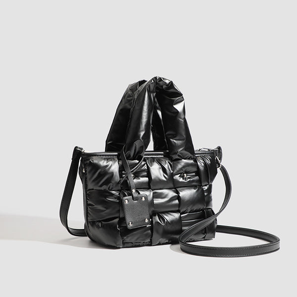 Schwarze, glänzende gewebte Puffer-Tote-Bag mit gepolsterten Henkeln und abnehmbarem Schulterriemen, Detailansicht 3