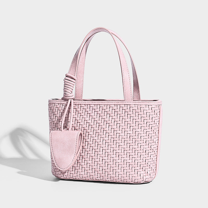 Kleine, strukturierte Tote-Bag aus geflochtener Lederoptik mit geknoteten Tragegriffen, abnehmbarem Schulterriemen und hängendem Mini-Frontdetail