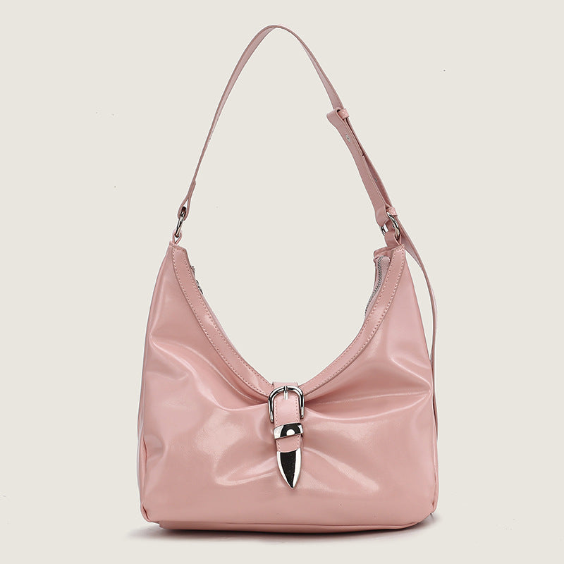 Glänzende Hobo-Schultertasche in Lederoptik mit silberfarbenem Schnallenverschluss und verstellbarem Riemen, Detailansicht 8