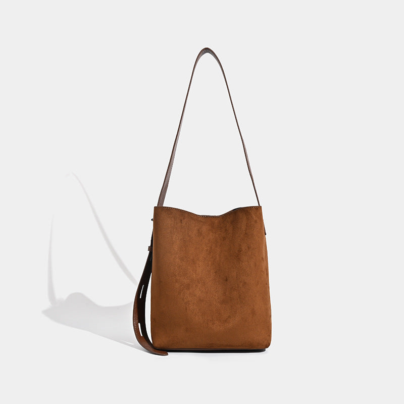 Große Bucket-Bag mit offenem Abschluss im Leopardenprint, glattem Schulterriemen in Lederoptik und passenden Details, Detailansicht 8