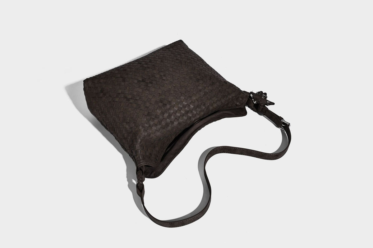 Weich fallende Hobo-Schultertasche mit gewebter Struktur, Beschlägen mit Sternanhänger und verstellbarem Riemen, Detailansicht 16