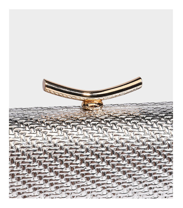 Strukturierte metallische Abend-Clutch mit gewebter Optik, geschwungenem goldfarbenem Kiss-Lock-Verschluss und abnehmbarem schmalem goldfarbenem Kettenriemen