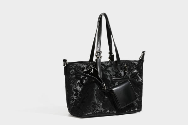 Glänzende, geknautschte Metallic-Tote-Bag mit zwei Tragegriffen oben, abnehmbarem Schulterriemen und abnehmbarer Mini-Reißverschlusstasche in Braun