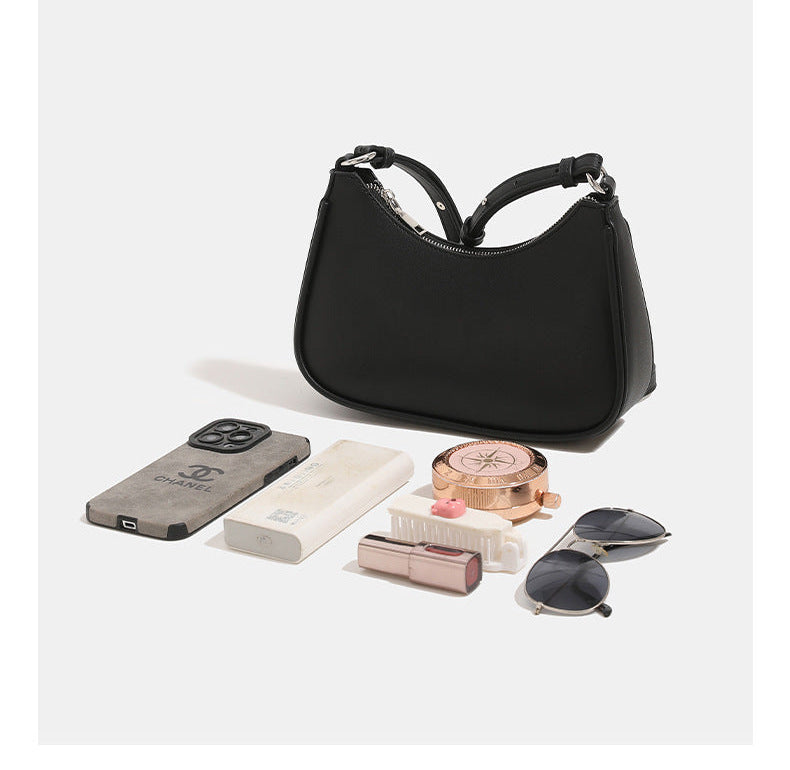 Mini-Schultertasche in Halbmondform mit verstellbarem Ketten-Leder-Riemen und silberfarbenen Beschlägen, Detailansicht 9