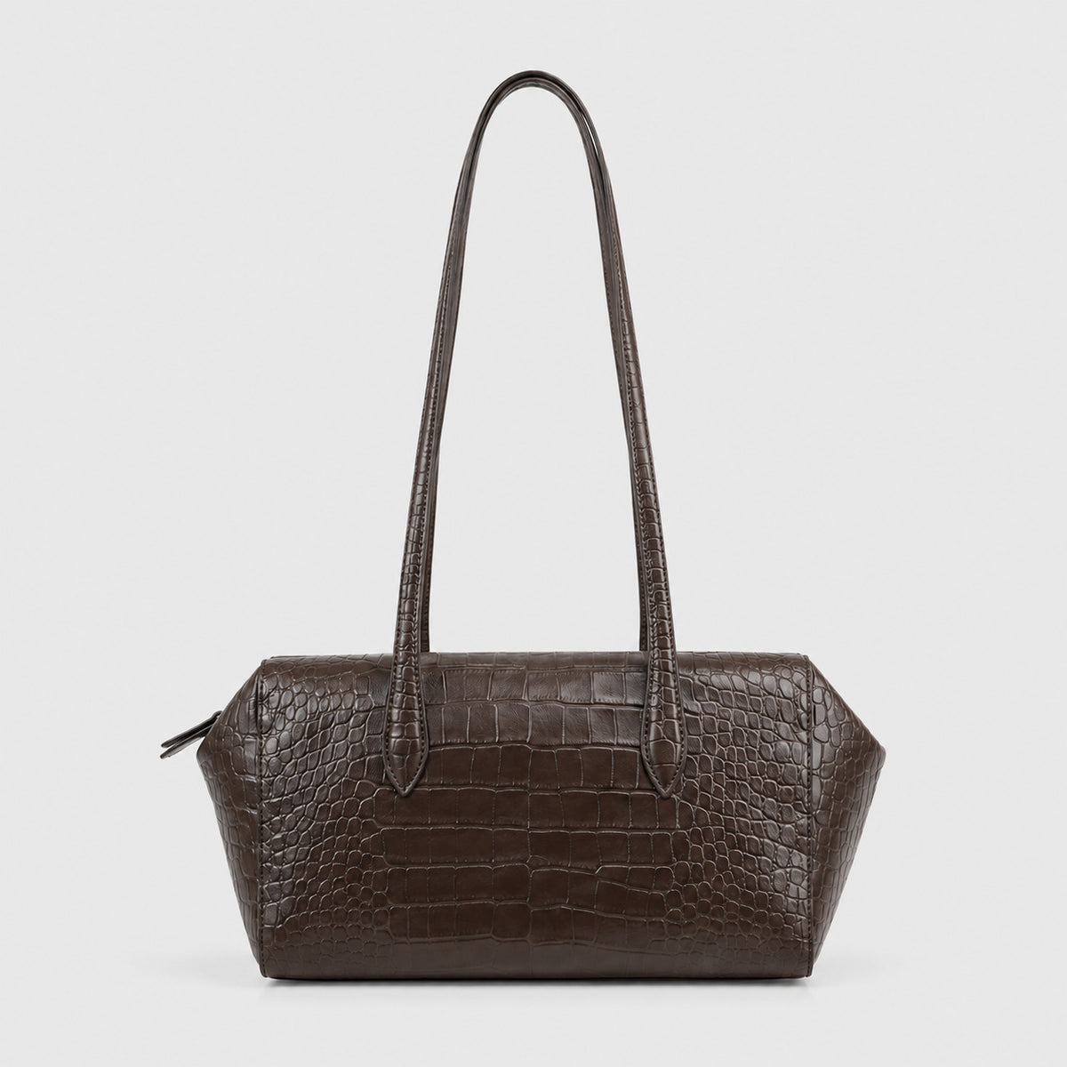 Schwarze, glänzende trapezförmige Schultertasche mit Kroko-Prägung, zwei abgerundeten Trageriemen und Reißverschluss, Detailansicht 10