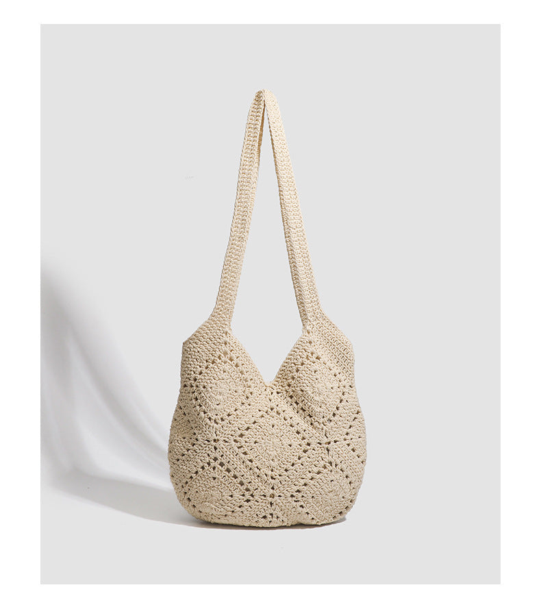 Gehäkelte Schultertasche im Shopper-Stil mit grobmaschigem Muster, Stofffutter und langen Schulterriemen, Detailansicht 11