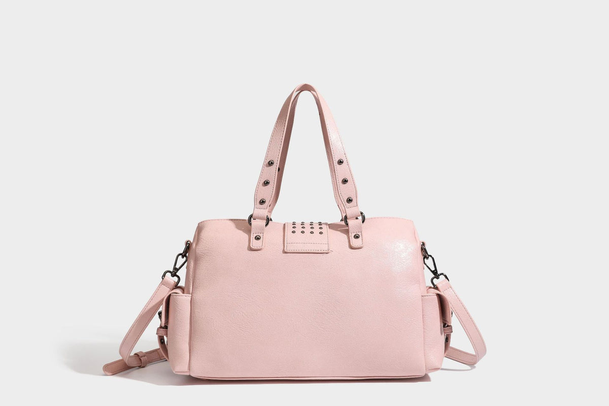 Strukturierte Moto-Satchel mit Nieten, Schnallenriemen, zwei Tragegriffen und abnehmbarem Crossbody-Riemen aus glattem Material mit Detail